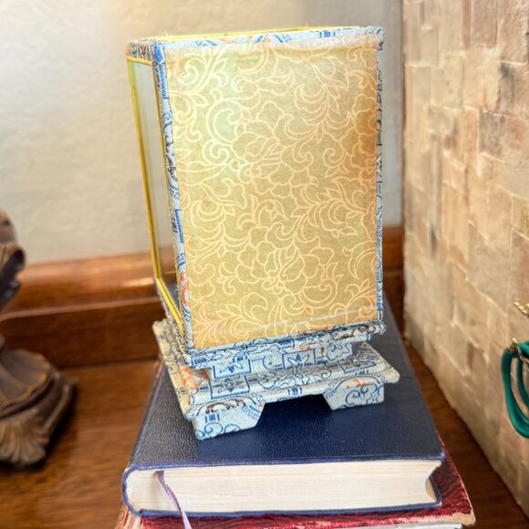 Vintage Oriental Hand Painted Egg in Glass Case - Picture 10 of 16